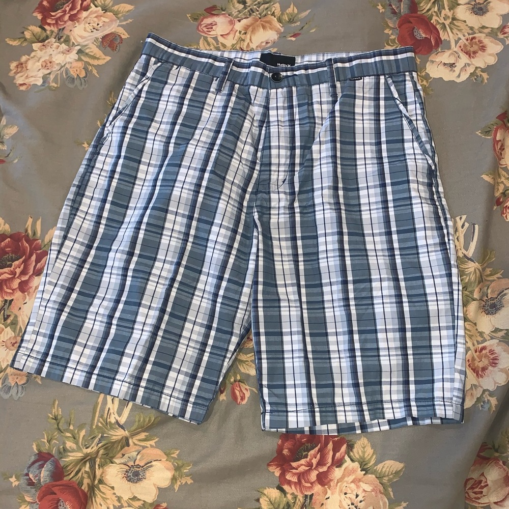 Hurley Men’s plaid shorts